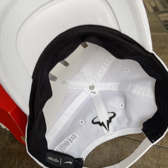 NIKE AEROBILL LIGHTWEIGHT BREATHABLE COMFORT CAP - Picture 16 of 16